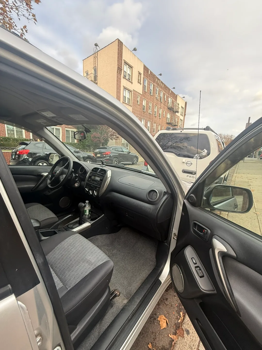 2005 Toyota RAV4 Base 4WD image indicator(6)