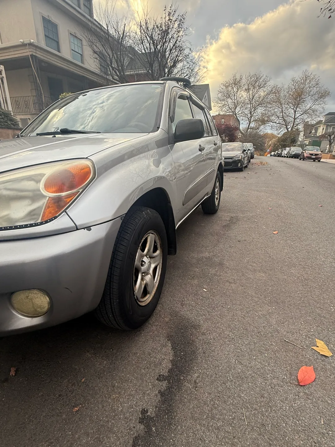 2005 Toyota RAV4 Base 4WD image indicator(2)