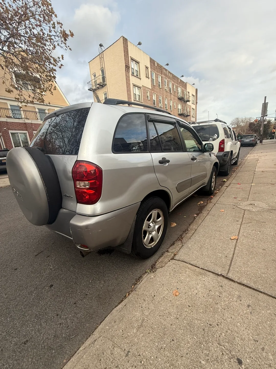 2005 Toyota RAV4 Base 4WD image indicator(9)