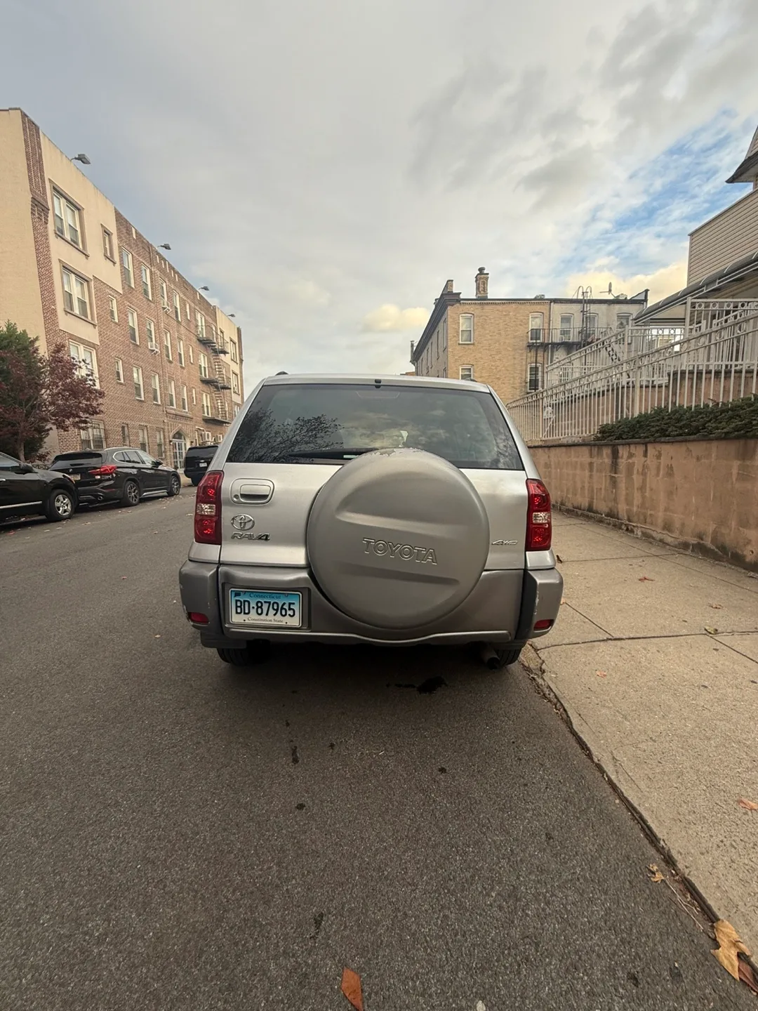 2005 Toyota RAV4 Base 4WD image indicator(10)