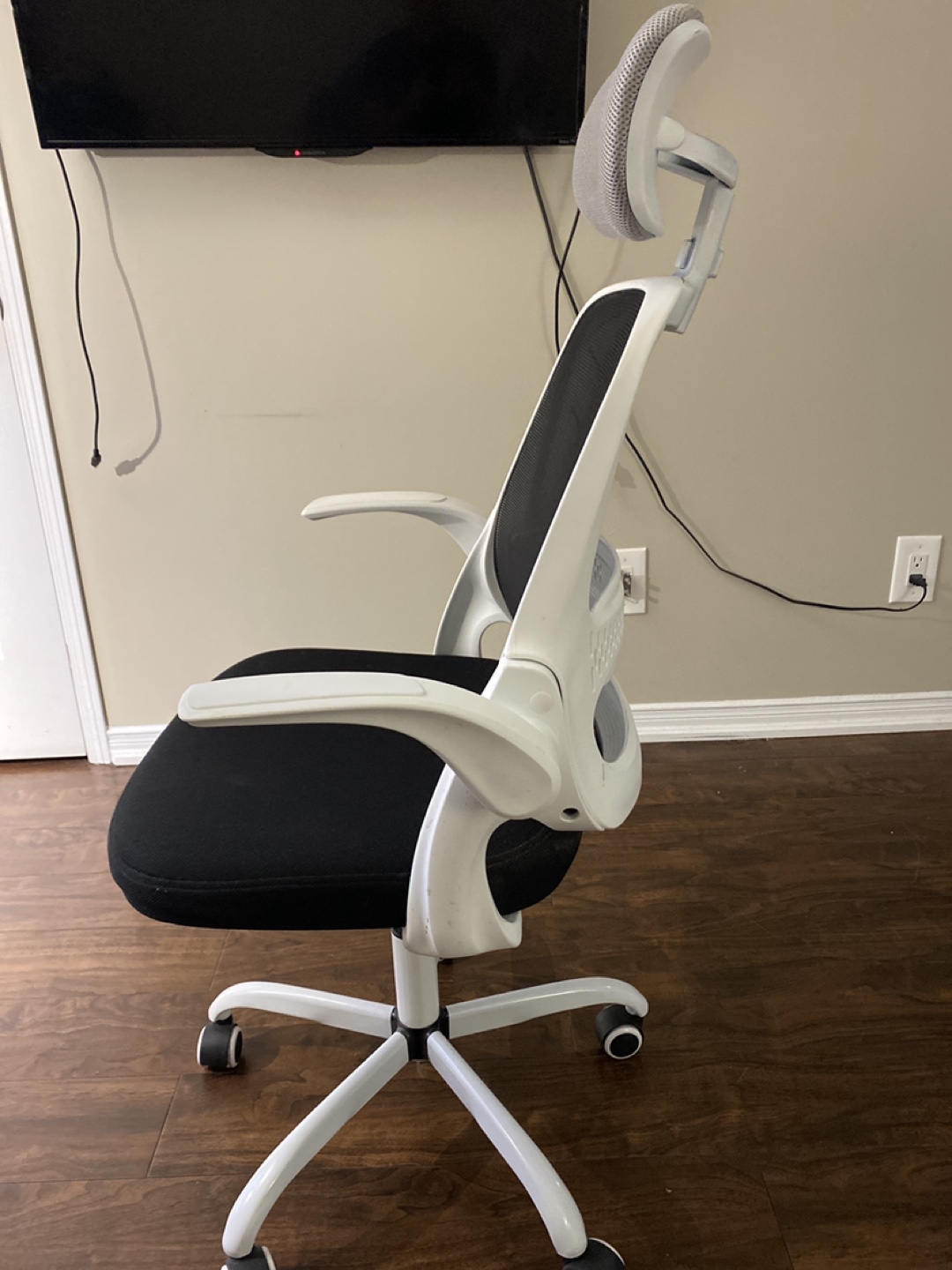 White Mesh Office Chair with Headrest - photo 2
