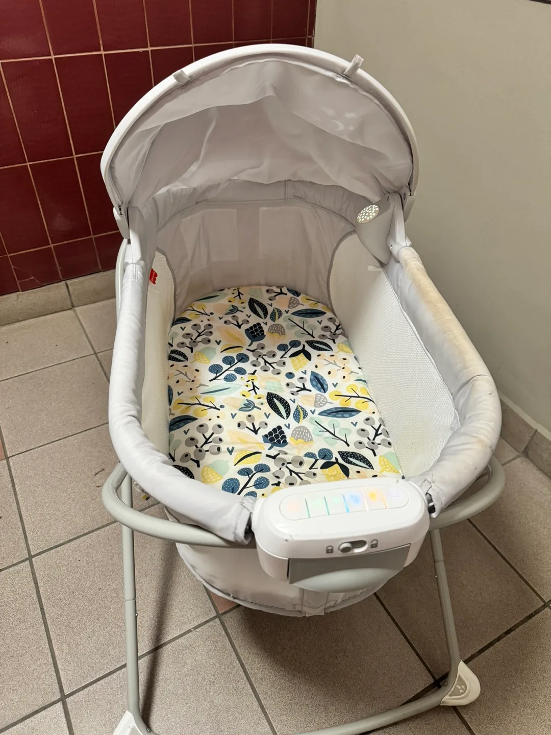 Baby Bassinet with Canopy and Vibrations image indicator(2)