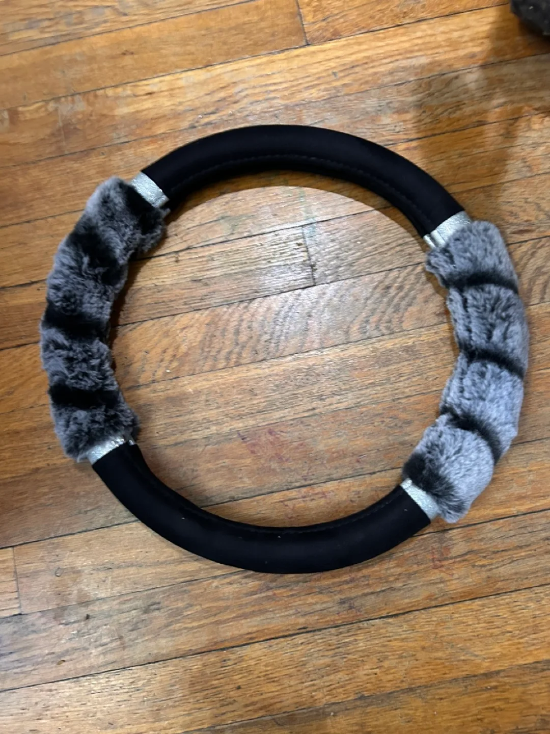 Faux Fur Steering Wheel Cover thumbnail