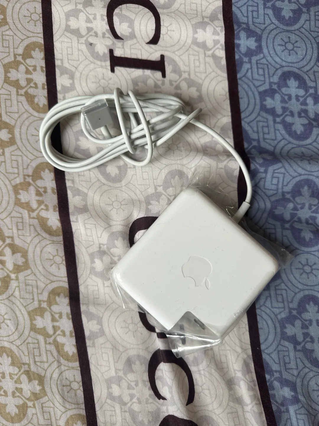 Apple Laptop Charger thumbnail