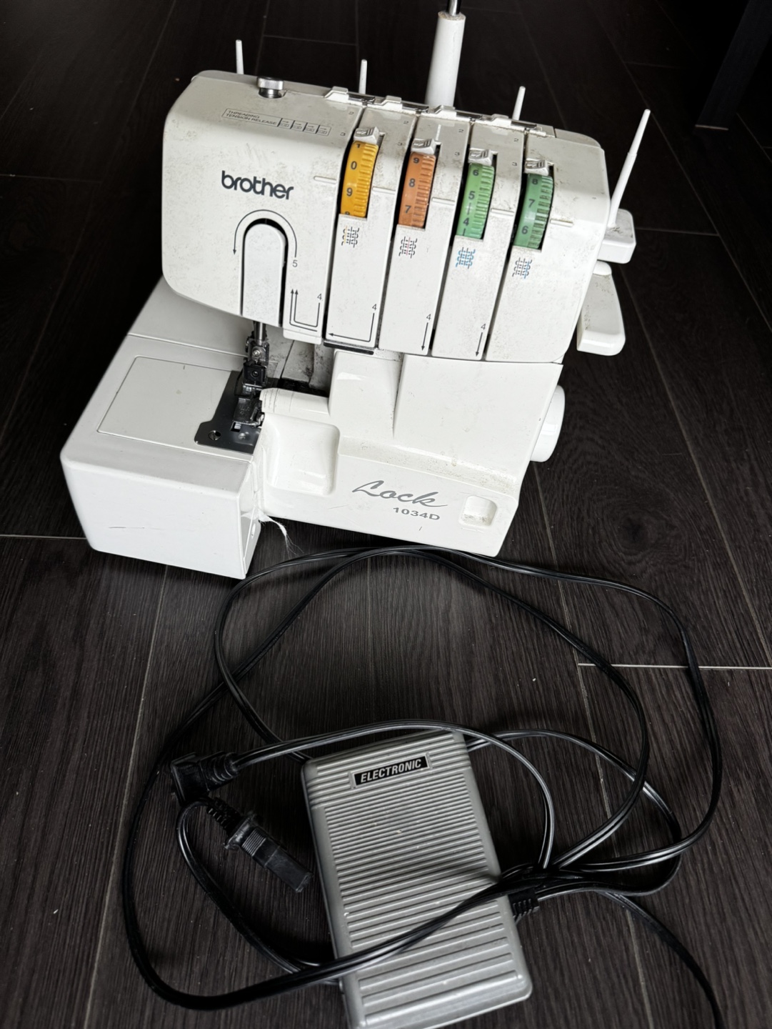 Brother Lock 1034D Serger - photo 2