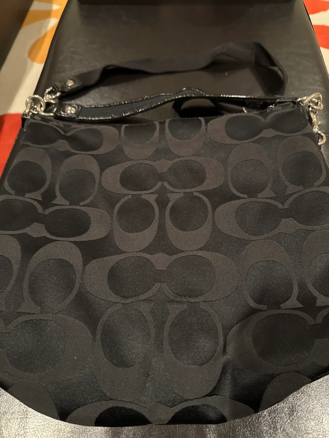 Authentic Coach Black Signature C  Shoulder Bag image indicator(2)