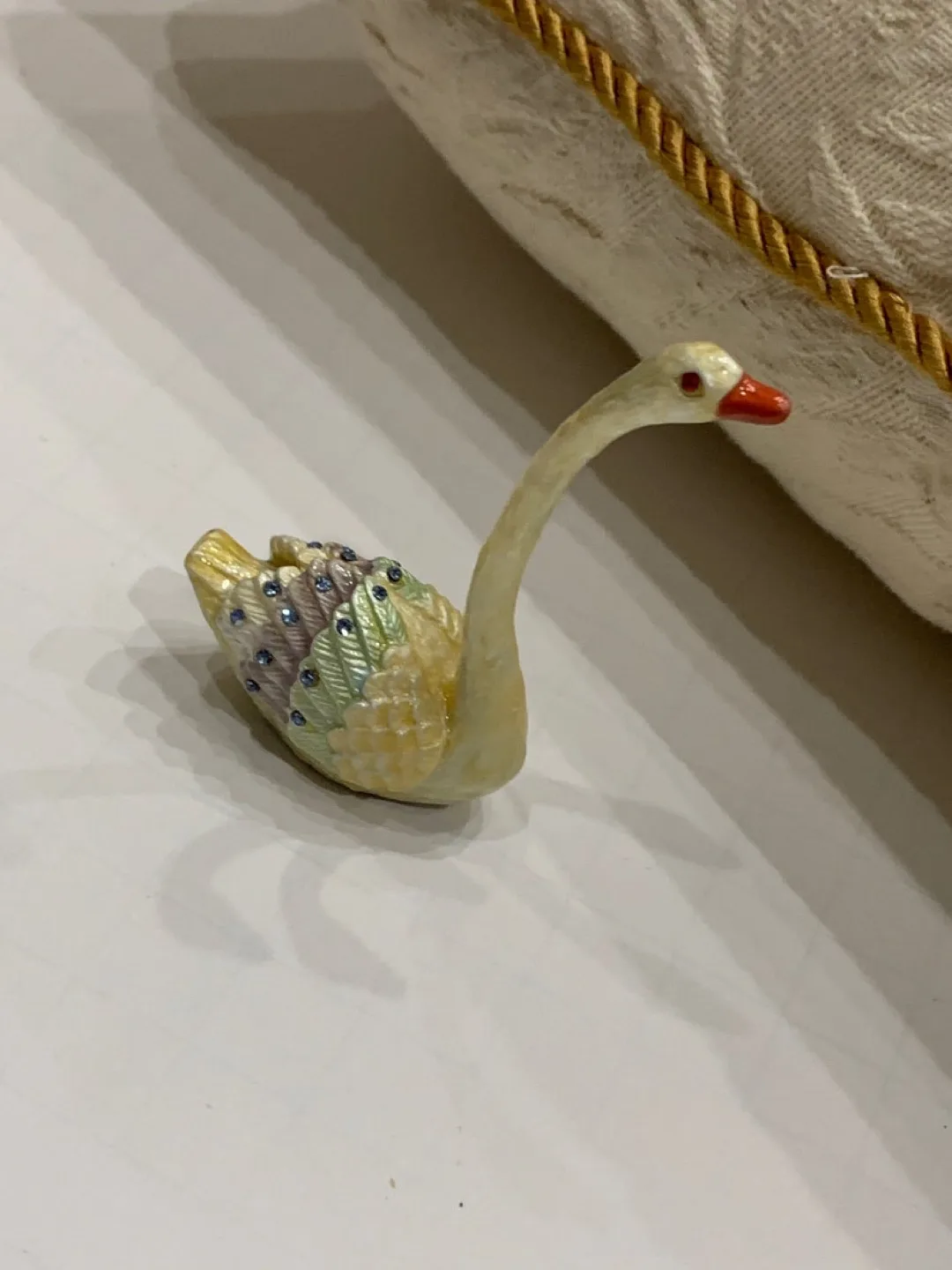 Vintage Swan miniature figurine image indicator(3)