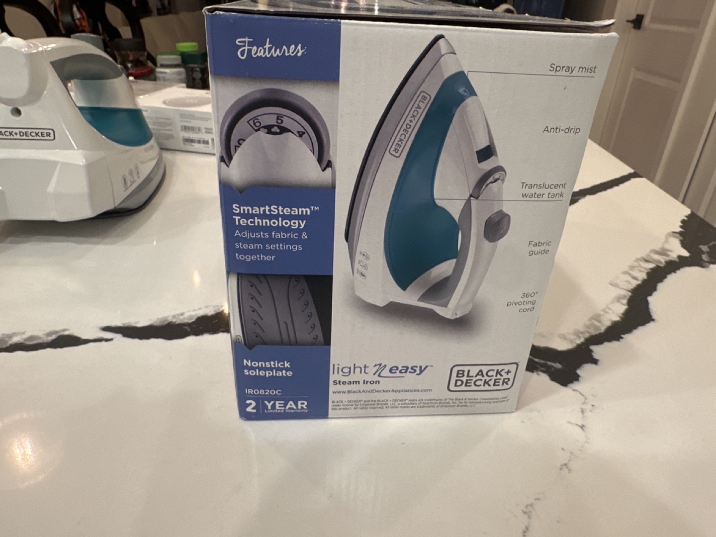 Black + Decker Light N Easy Steam Iron - photo 2