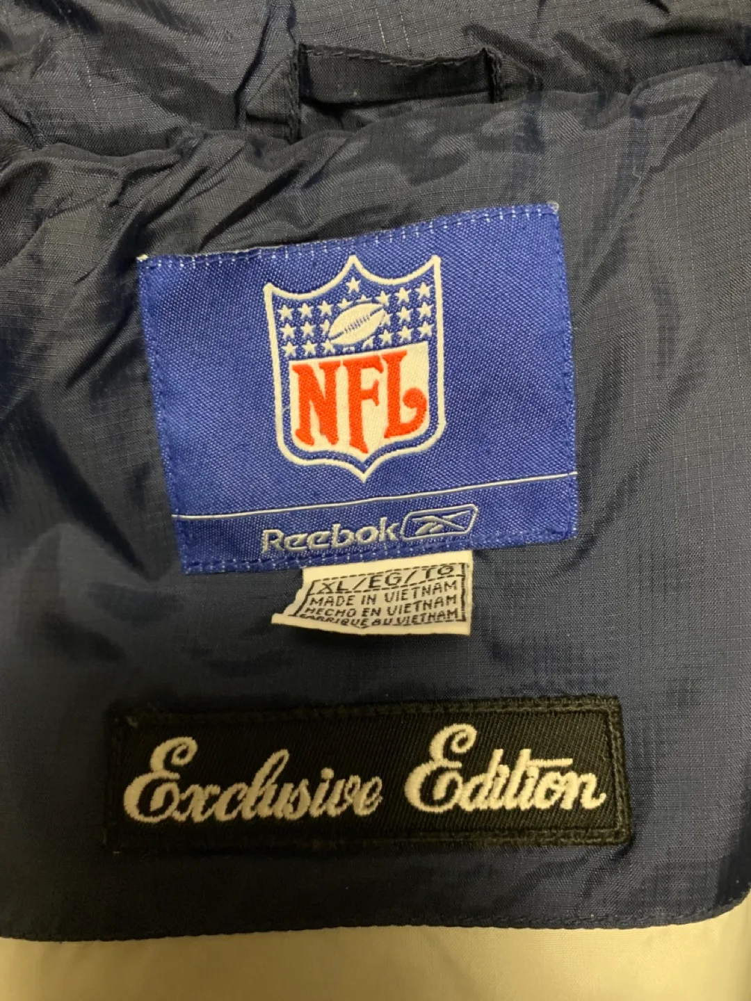 Vintage Dallas Cowboys Reebok Puffer Jacket image indicator(5)