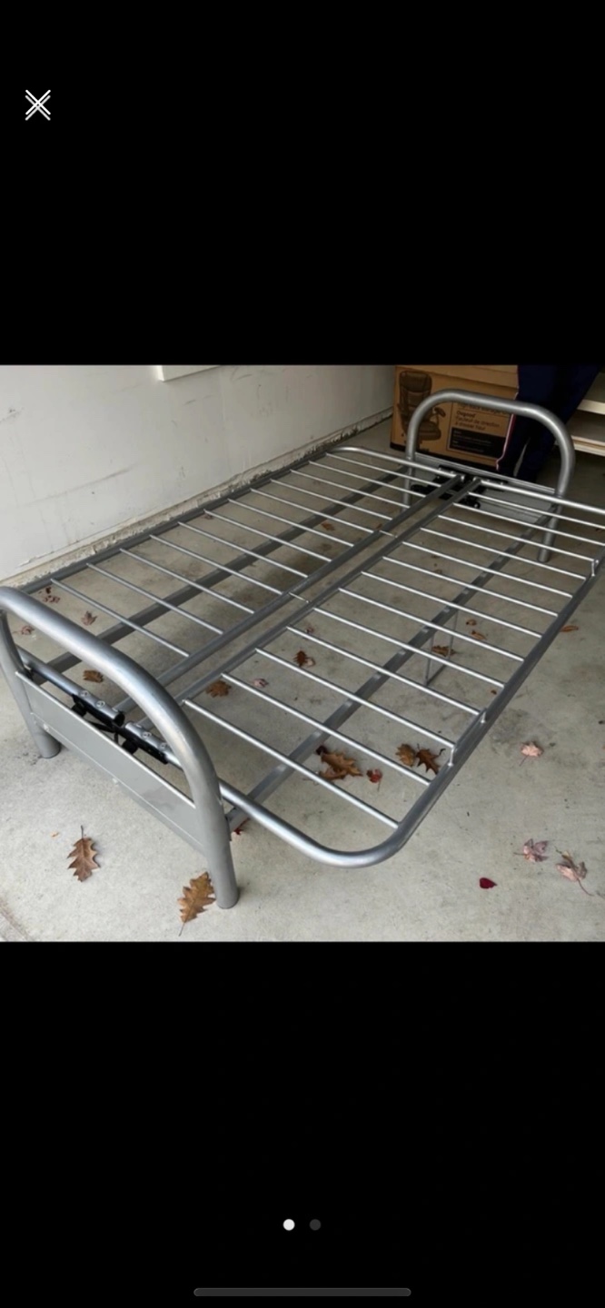 Metal futon frame