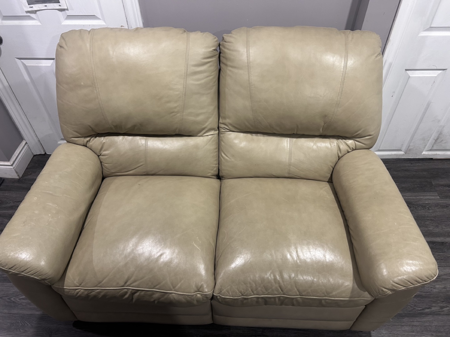 2 sitter couch - photo 4