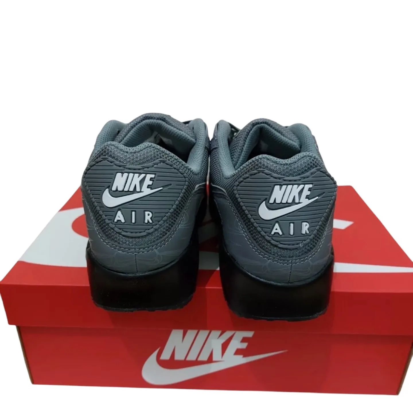 Men's Nike Air Max 90 Sneakers Cool Grey/Black Reflective SIZE 9 image indicator(3)