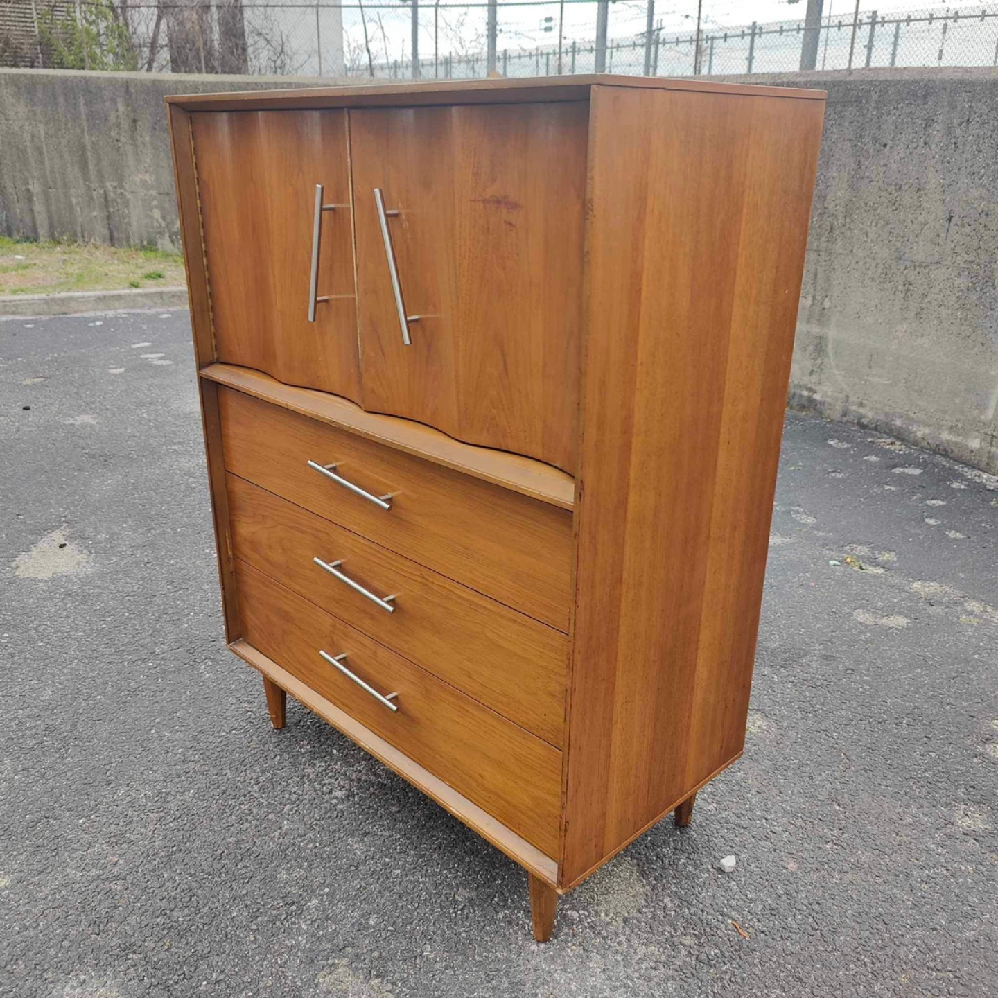 Mid Century Modern Dresser - photo 3