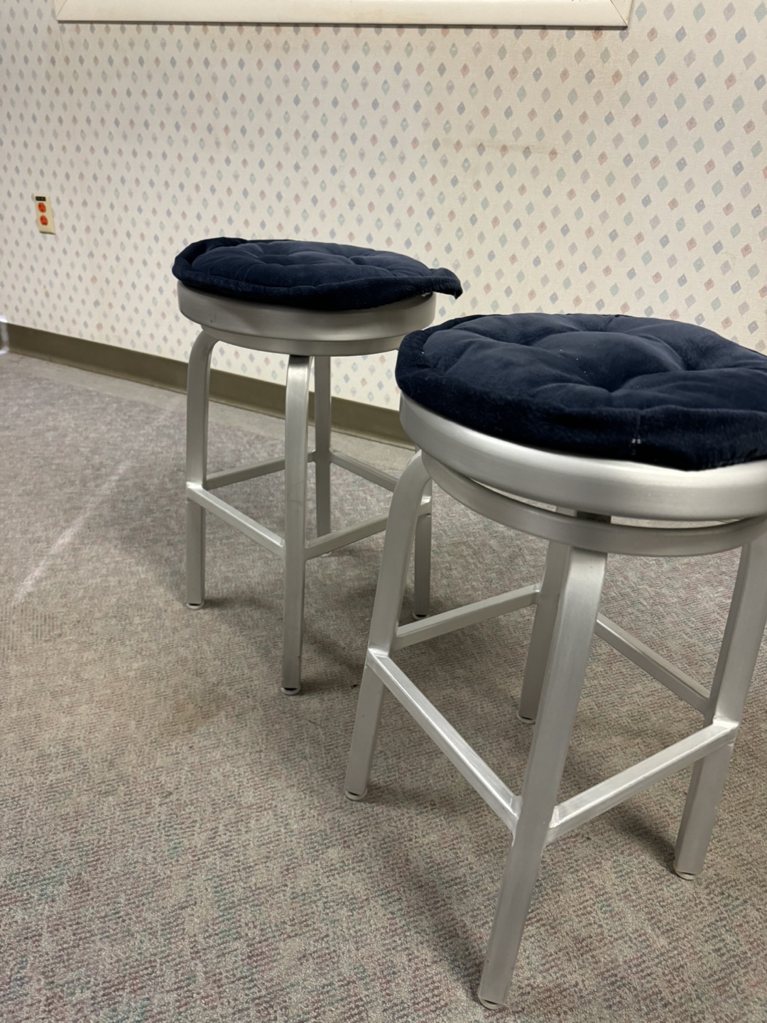 Set of 2 Silver Bar Stools with Cushions