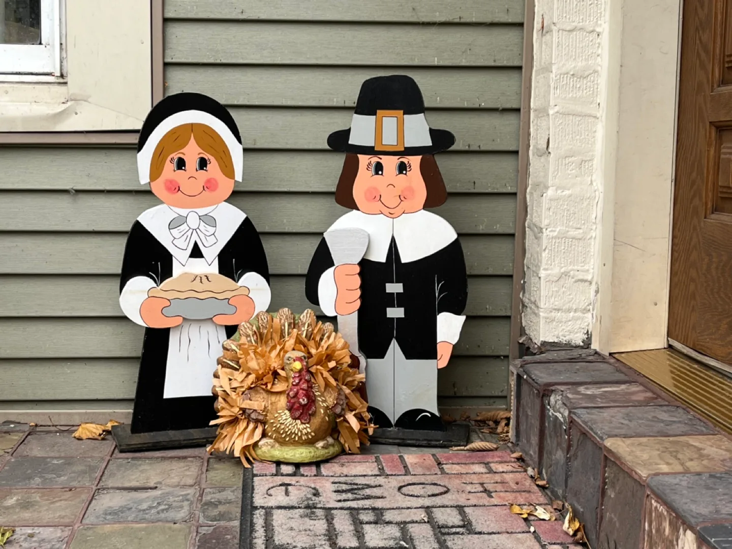 Pilgrim & Turkey Thanksgiving Yard Decorations #freecycle thumbnail