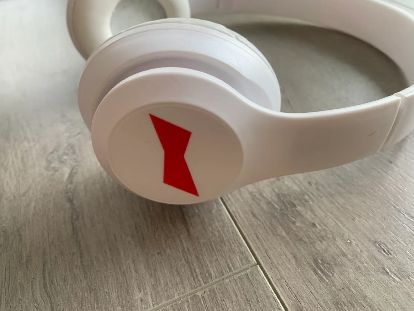 Budweiser Wireless Headphones #freecycle image indicator(3)