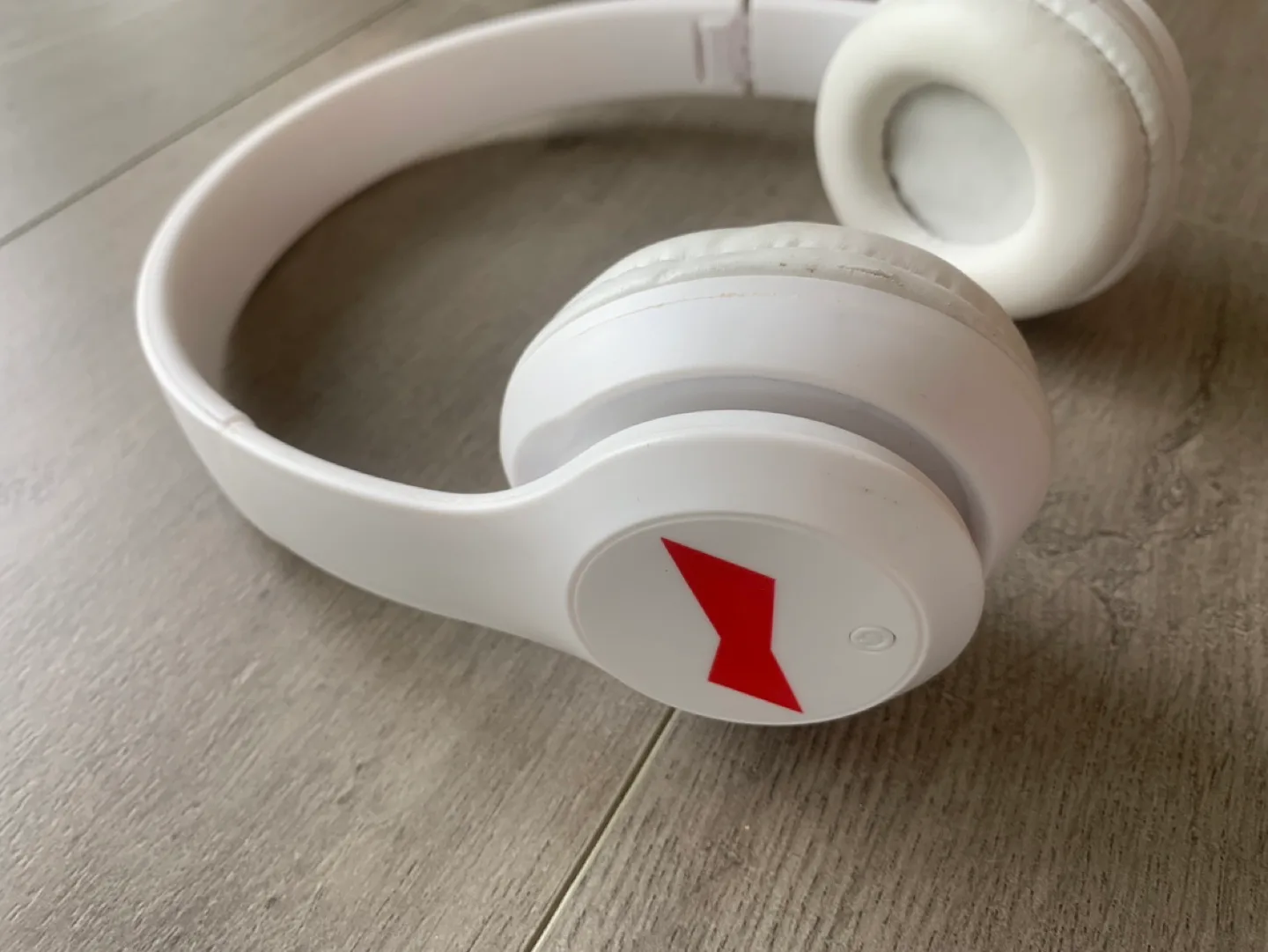 Budweiser Wireless Headphones #freecycle image indicator(2)