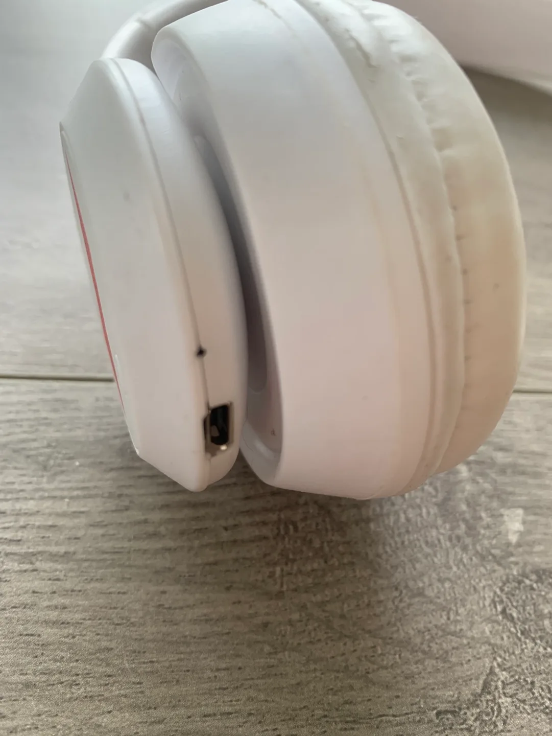 Budweiser Wireless Headphones #freecycle image indicator(4)