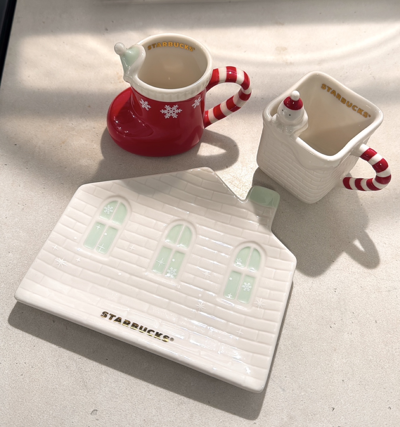 Starbucks Christmas cups and a plate - photo 3