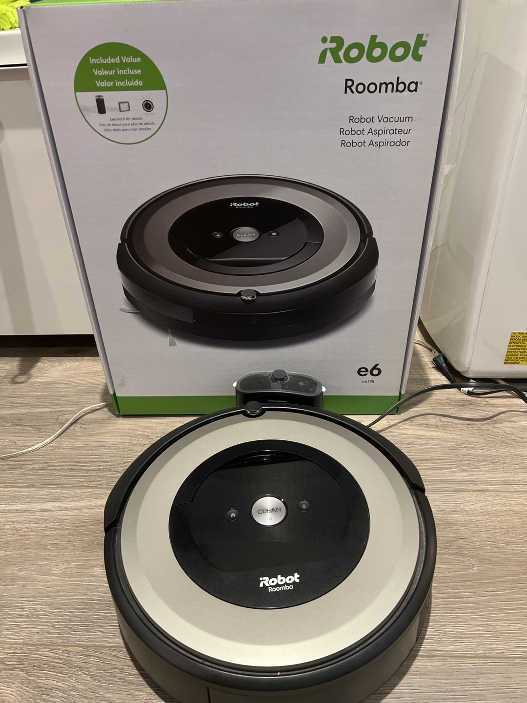 iRobot Roomba Vacuum with original Box