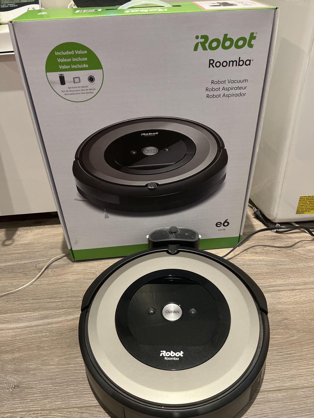 iRobot Roomba Vacuum with original Box - photo 2