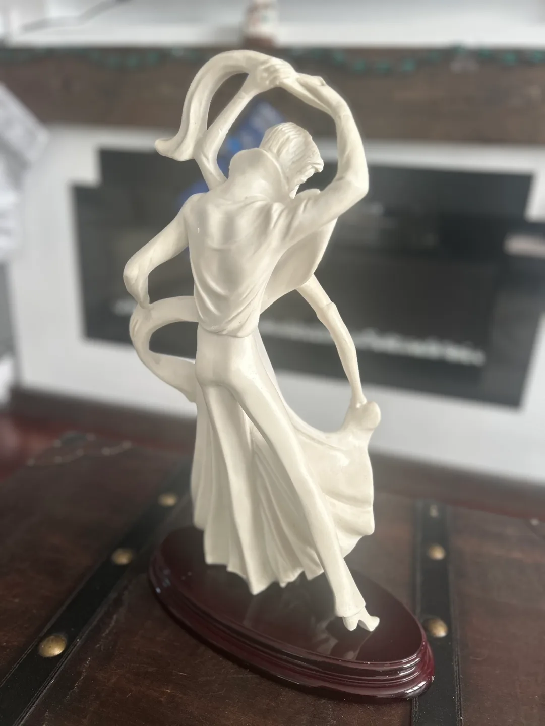 White Dancing Couple Figurine image indicator(3)