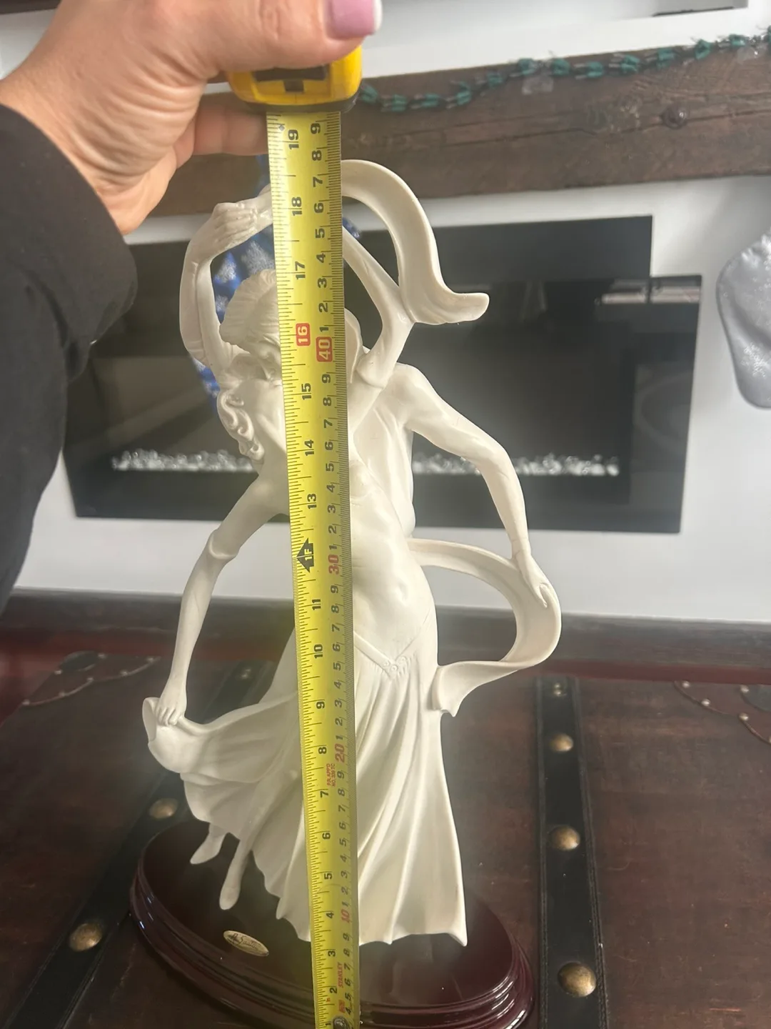 White Dancing Couple Figurine image indicator(5)