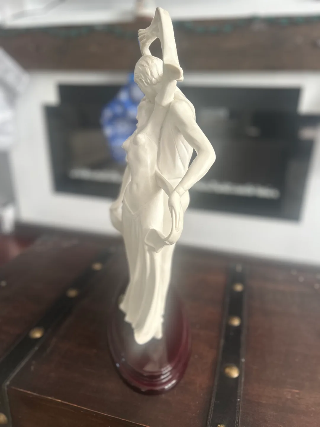 White Dancing Couple Figurine image indicator(4)