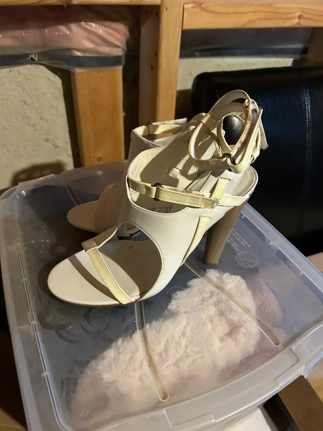 White Leather BCBGMAXAZRIA Heels image indicator(2)