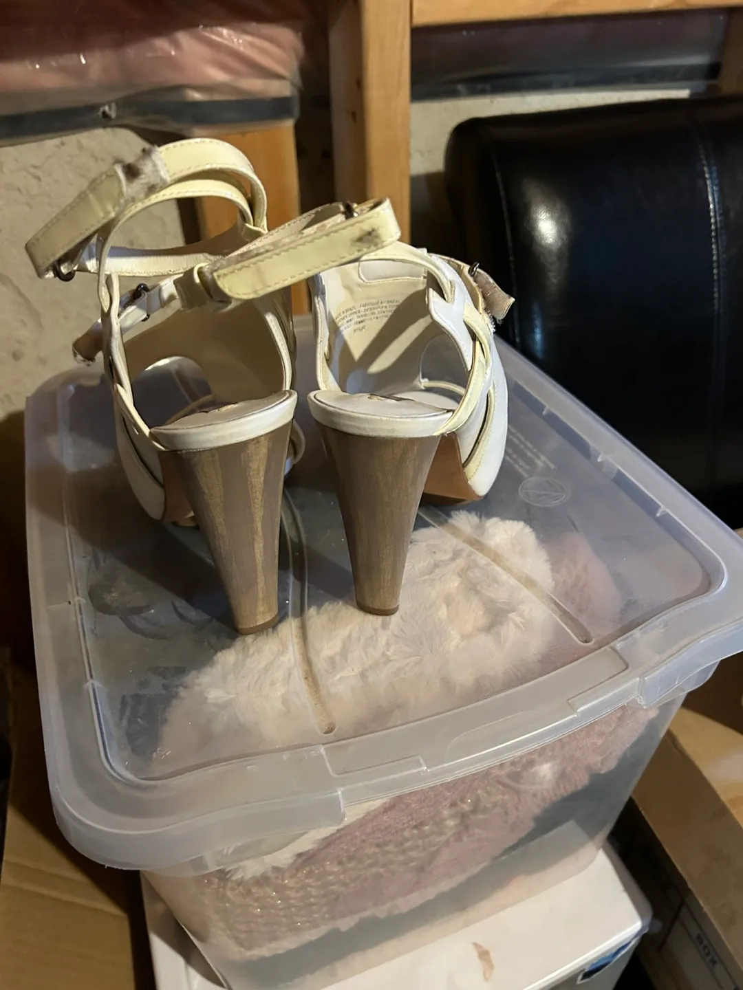 White Leather BCBGMAXAZRIA Heels image indicator(3)