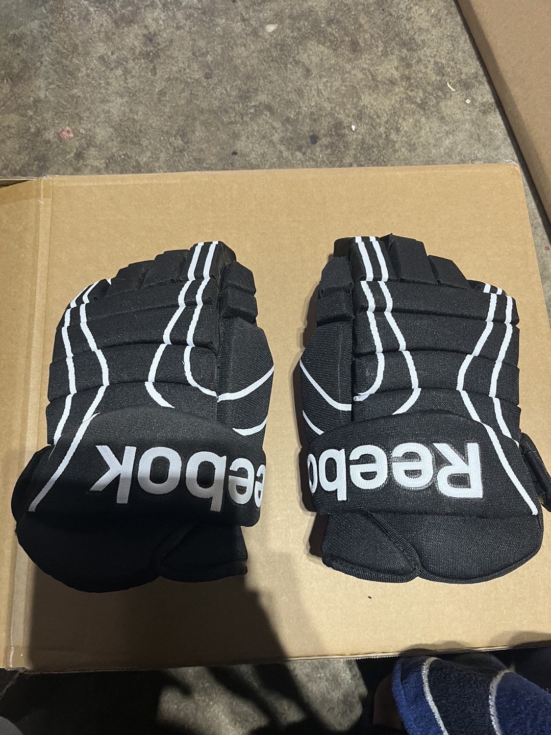 Reebok - Black Hockey Gloves