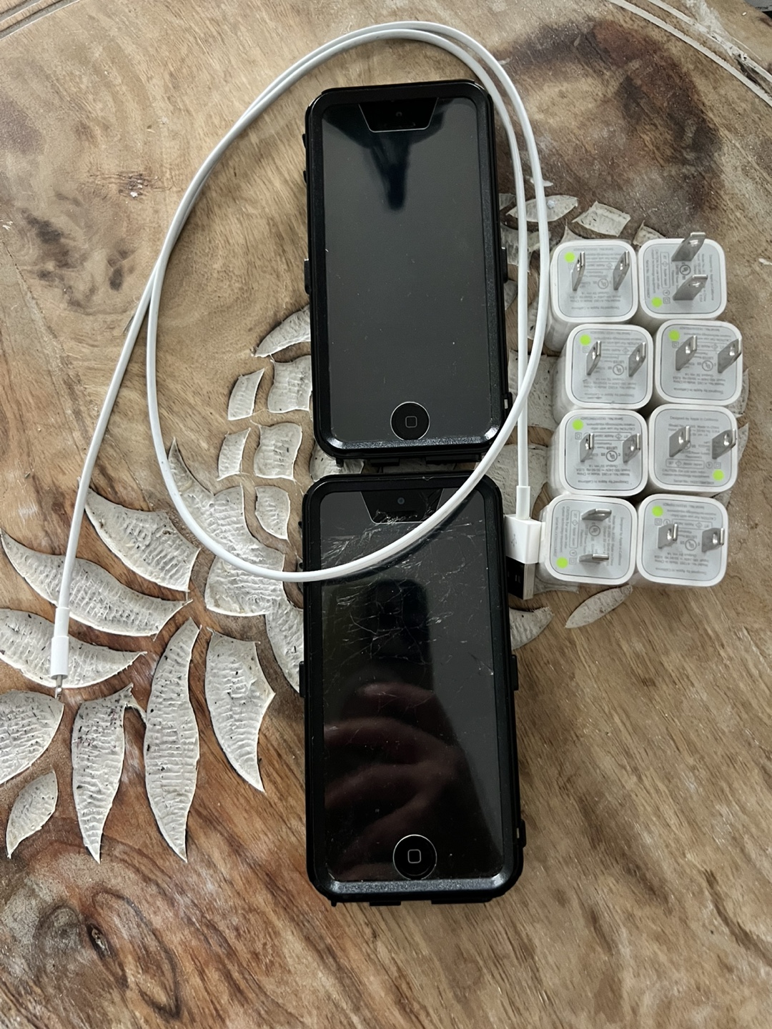 2 iPhones, 8 Chargers and a Cable #freecycle