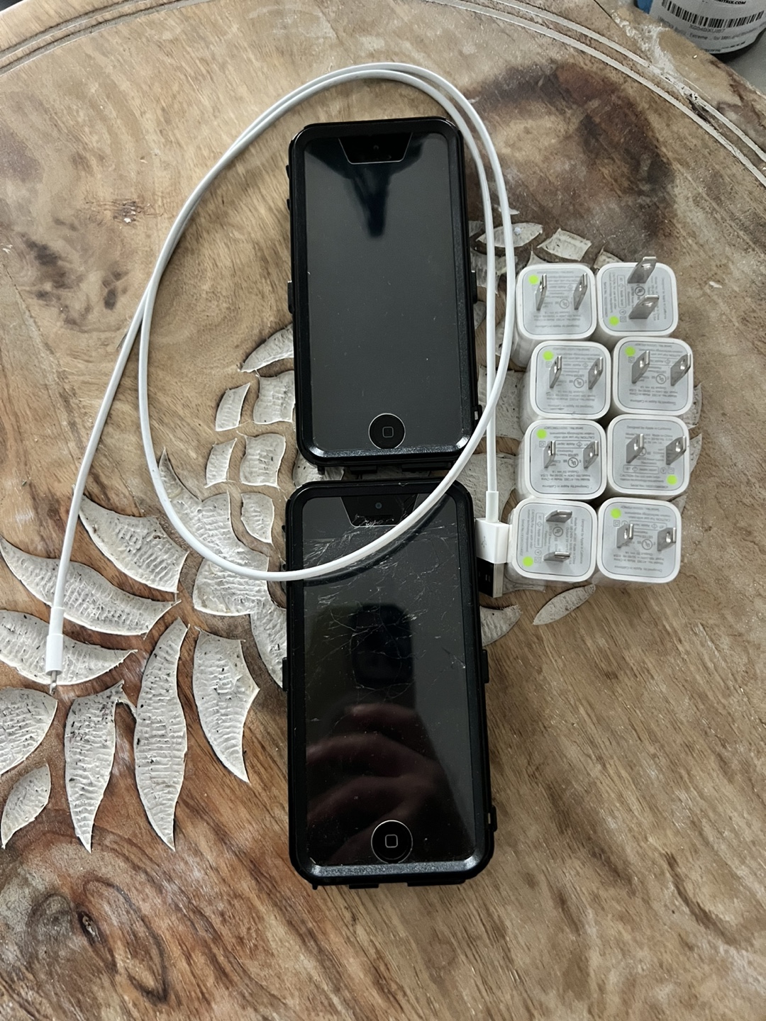 2 iPhones, 8 Chargers and a Cable #freecycle - photo 3