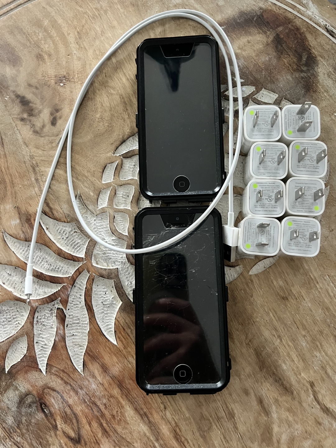 2 iPhones, 8 Chargers and a Cable #freecycle - photo 5