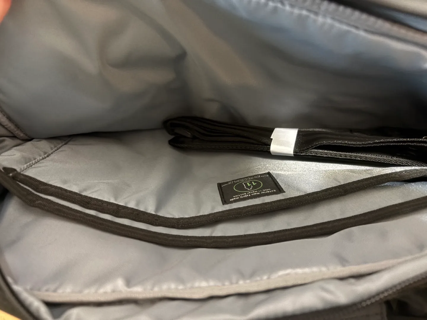 *New* Laptop Bag with Luggage Trolley Strap - Black - Dell image indicator(4)