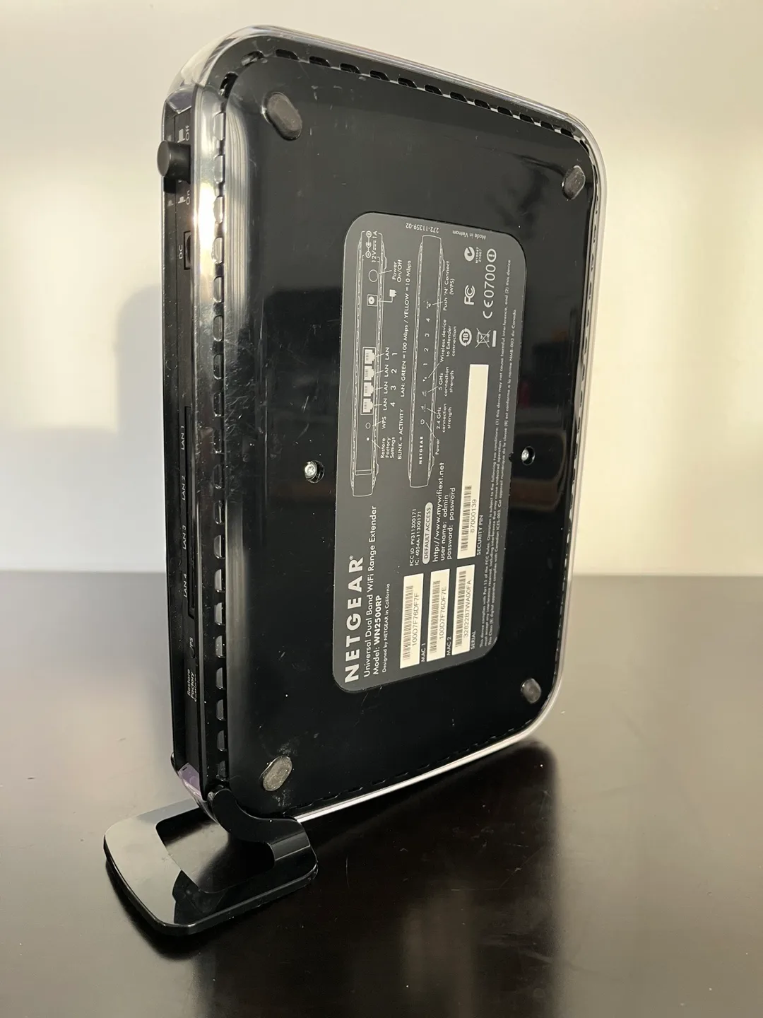 NETGEAR Universal Dual Band WiFi Range Extender WN2500RP image indicator(6)