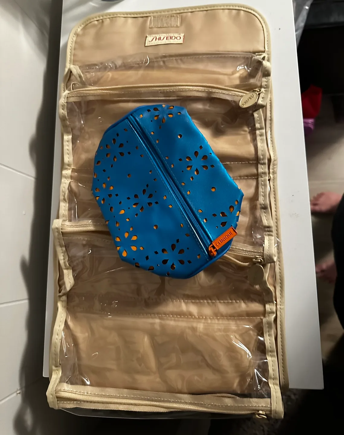 Shiseido and Clinique Makeup Bags image indicator(3)