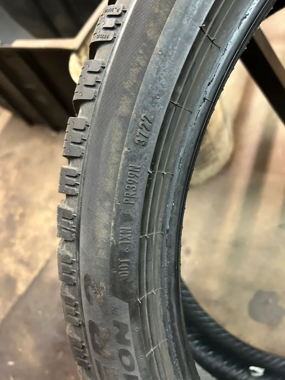 275/35/R22 Pirelli Winter Scorpion 2 thumbnail