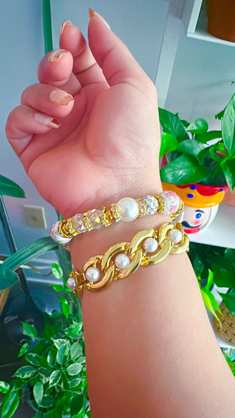 Gold Tone Pearl Bracelet image indicator(4)