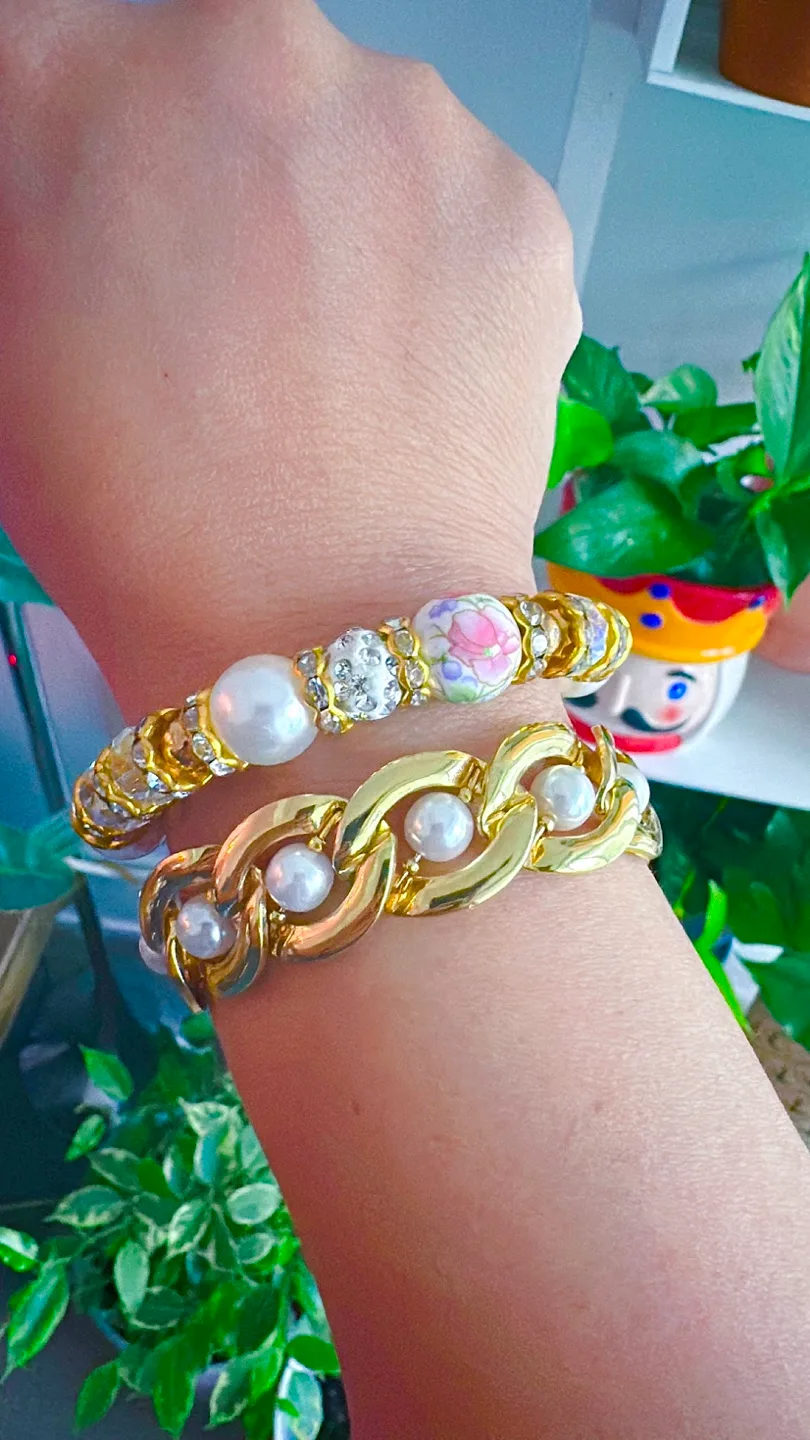 Gold Tone Pearl Bracelet image indicator(3)