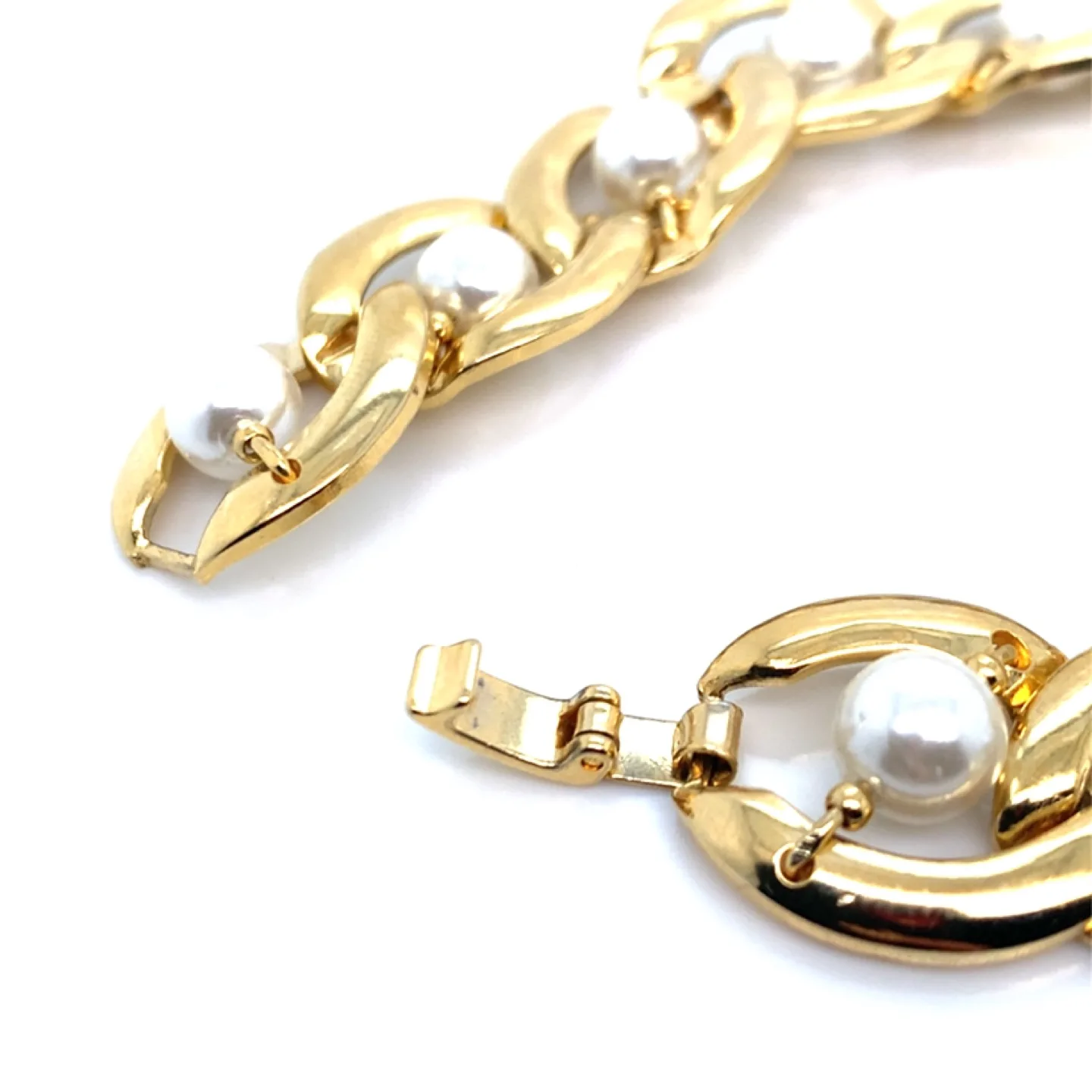 Gold Tone Pearl Bracelet image indicator(7)