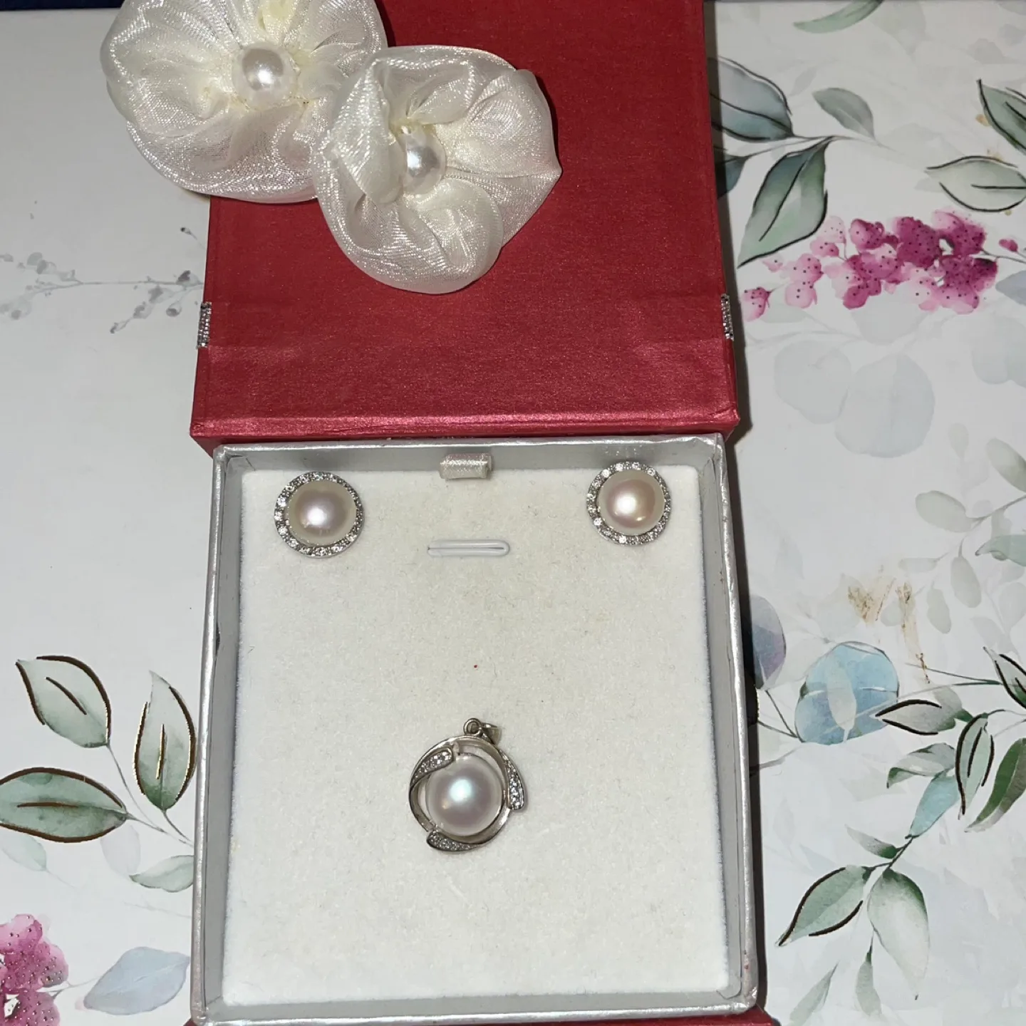 Pearl Necklace and Earrings Set thumbnail