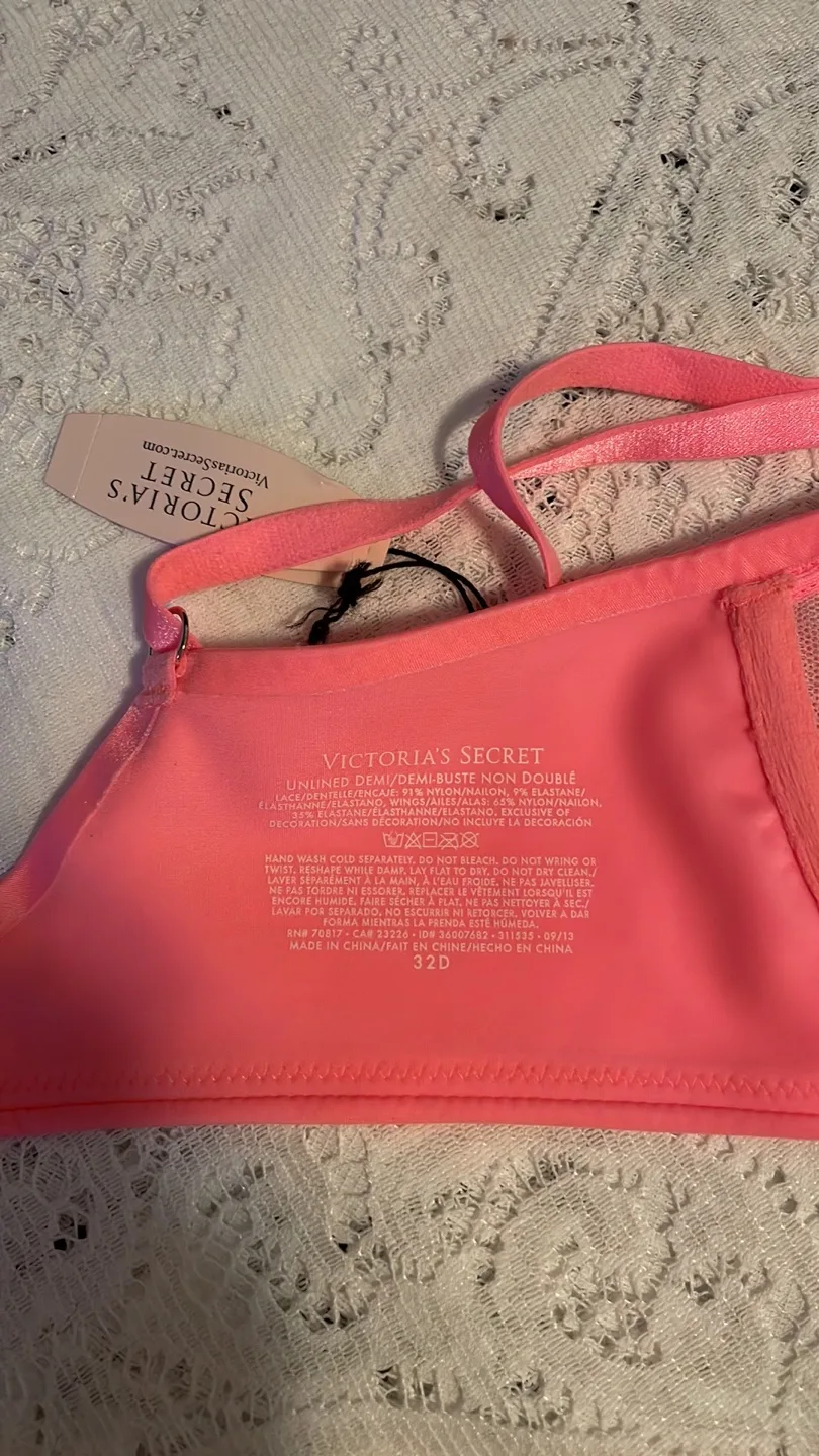 VICTORIA’S SECRET Bra 32D (in original condition) image indicator(3)