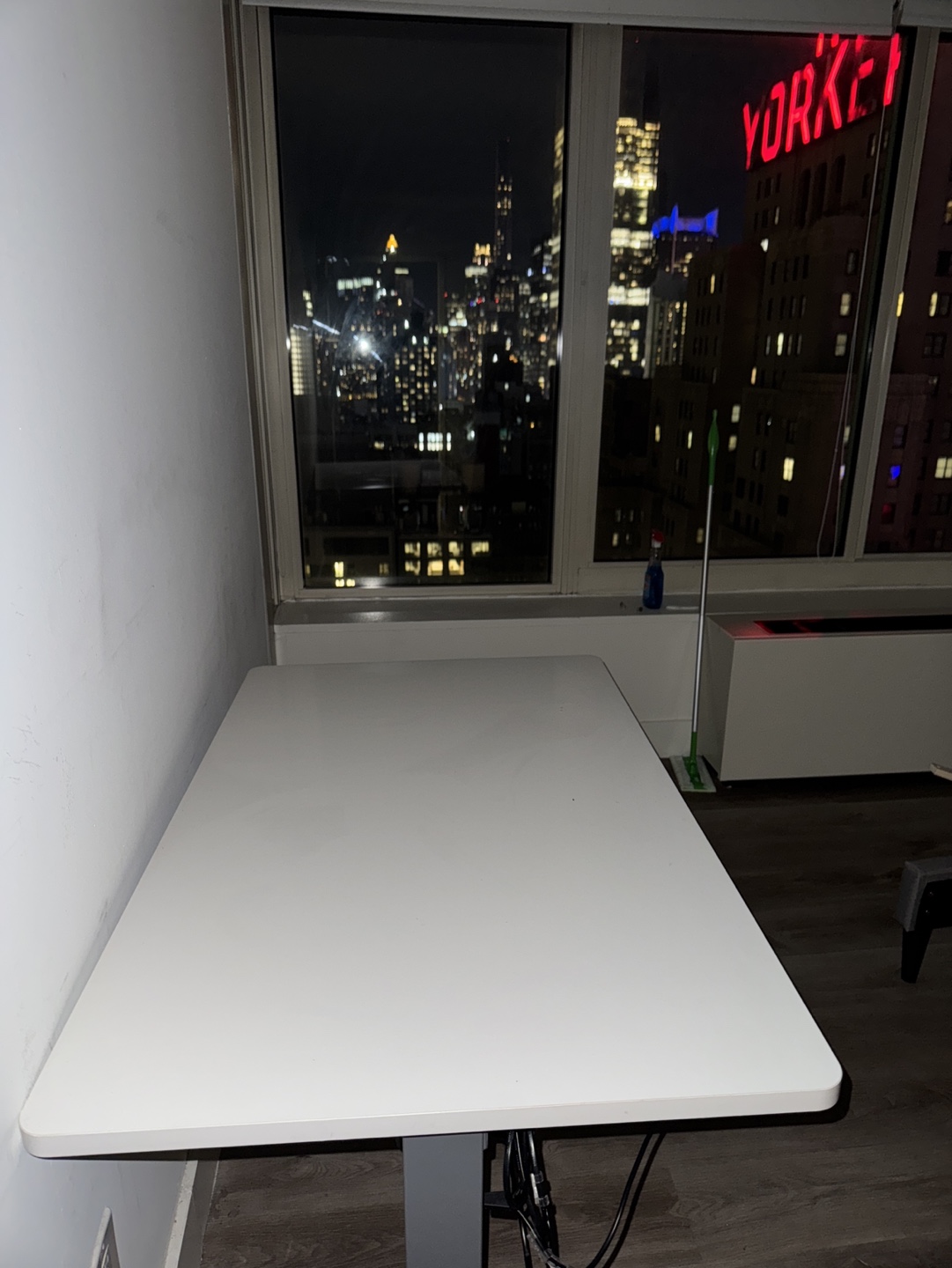 White Electric Adjustable Standing Desk - photo 3