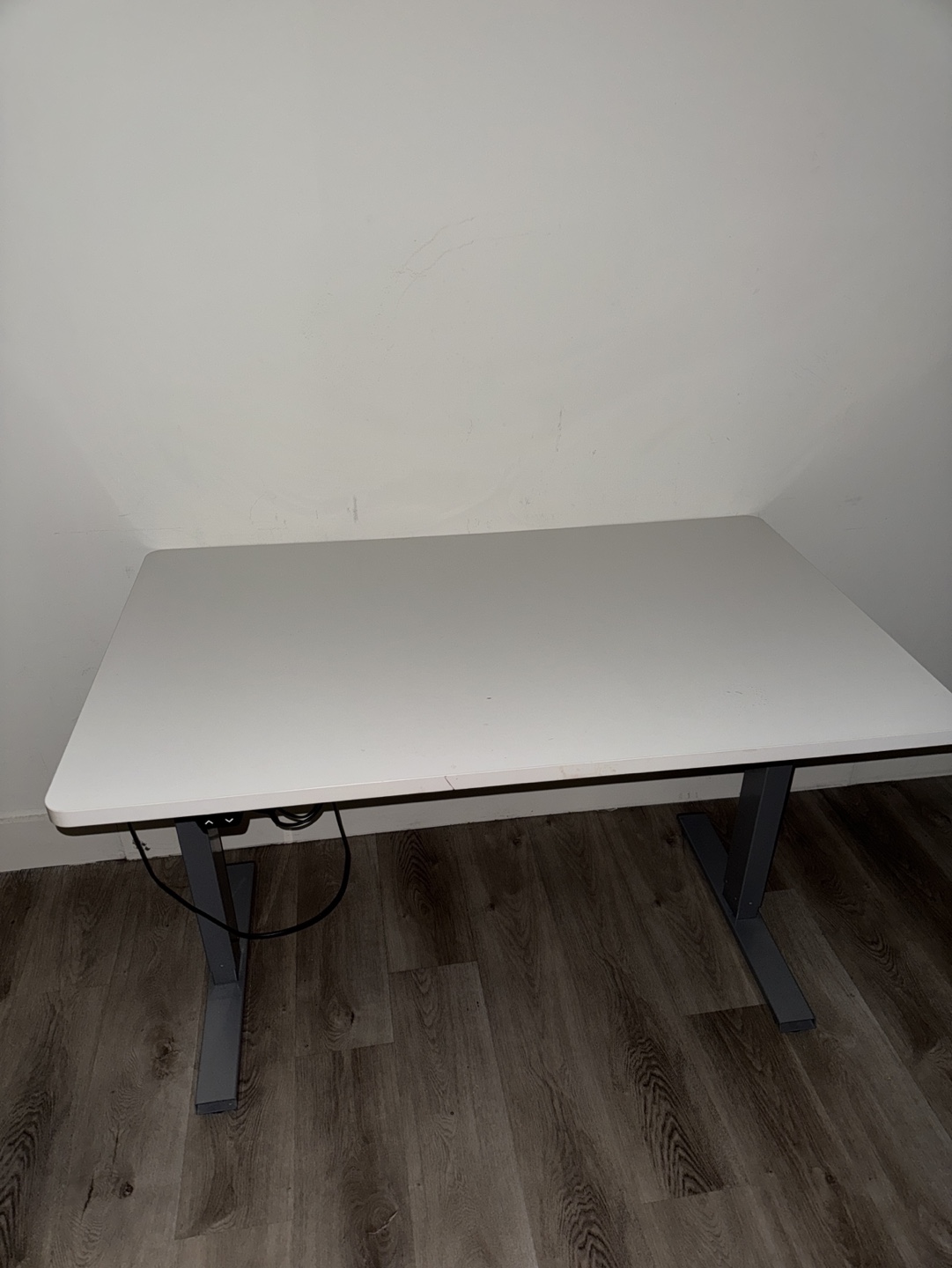 White Electric Adjustable Standing Desk - photo 2
