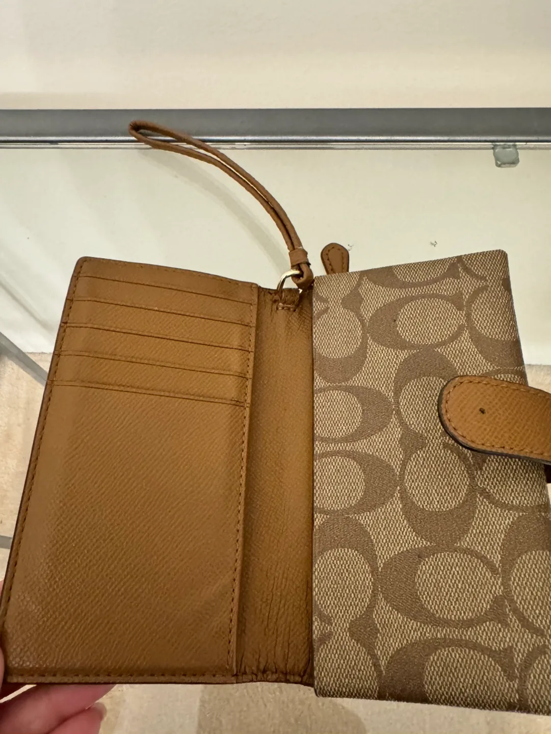 Coach Wallet image indicator(2)
