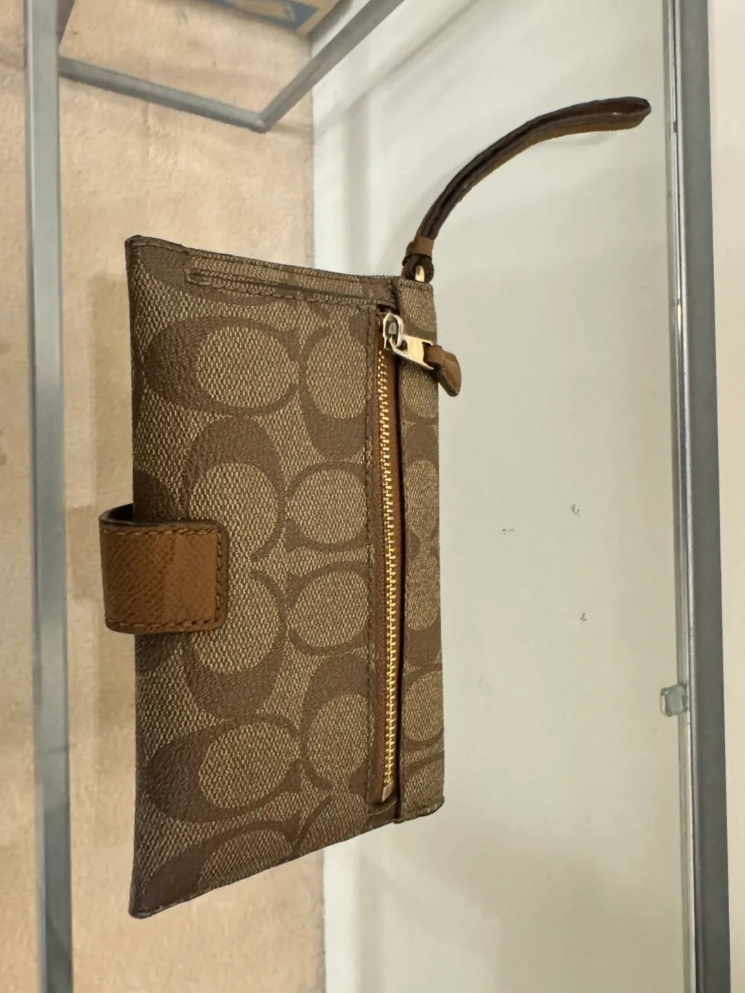 Coach Wallet image indicator(3)