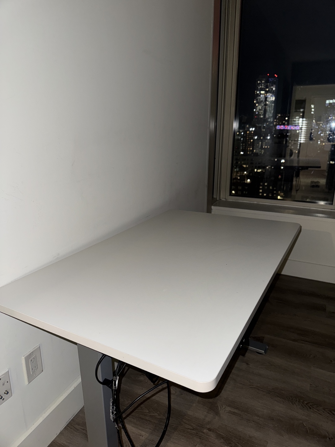 White Electric Adjustable Standing Desk