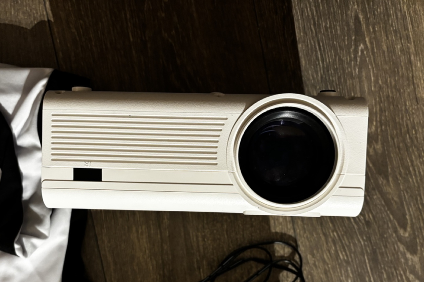 RCA 2-in-1 Home Theatre Projector Bundle with Foldable Screen - photo 2