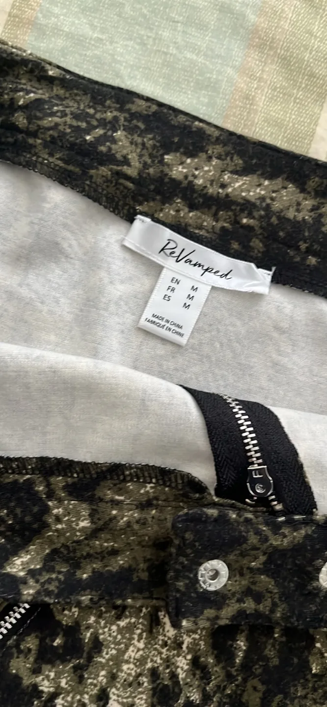 Skirt w/zipper detailing image indicator(2)